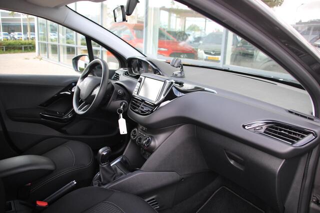 Peugeot 208 1.2 PureTech Active Airco Navi Carplay DAB 5-drs