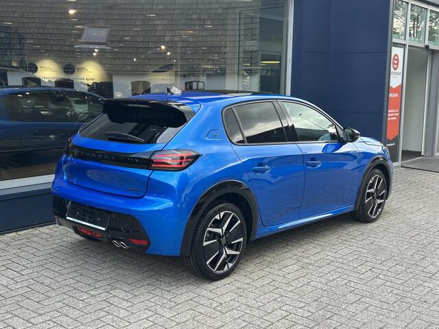 Peugeot 208 1.2 Hybrid 145 e-DCS6 GT | Meest Complete Uitvoering | Glazen Panoramadak | Navigatie | 360 Graden Camera | Dode Hoek Detectie | Climate Control | Keyless Entry & Start | Cruise Control | Sportstoelen | 17" Lichtmetalen Velgen | Full LED Verlichting | Par