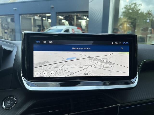 Peugeot 208 1.2 Hybrid 145 e-DCS6 GT | Meest Complete Uitvoering | Glazen Panoramadak | Navigatie | 360 Graden Camera | Dode Hoek Detectie | Climate Control | Keyless Entry & Start | Cruise Control | Sportstoelen | 17" Lichtmetalen Velgen | Full LED Verlichting | Par