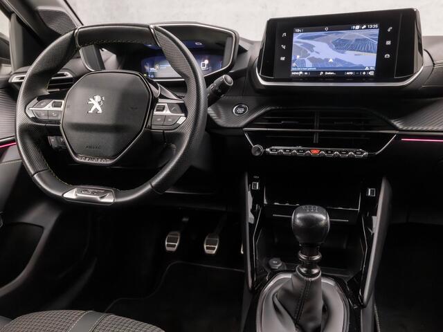 Peugeot 208 1.2 PureTech GT Sport (VIRTUAL COCKPIT, APPLE CARPLAY, GROOT NAVI, LEDER, 360 CAMERA, ADAPTIVE CRUISE, SPORTSTOELEN, GETINT GLAS, KEYLESS, LM VELGEN, NIEUWSTAAT)