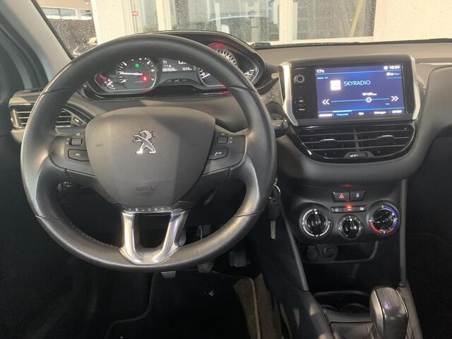 Peugeot 208 1.2 PureTech Signature TREKHAAK | PARKEERSENSOREN ACHTER | AIRCONDITIONING