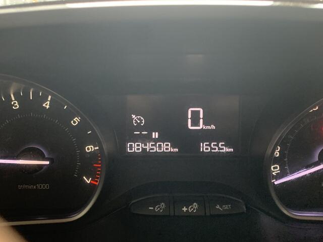 Peugeot 208 1.2 PureTech Signature TREKHAAK | PARKEERSENSOREN ACHTER | AIRCONDITIONING