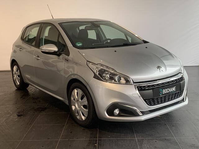 Peugeot 208 1.2 PureTech Signature TREKHAAK | PARKEERSENSOREN ACHTER | AIRCONDITIONING