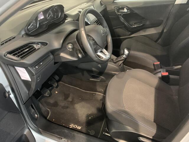 Peugeot 208 1.2 PureTech Signature TREKHAAK | PARKEERSENSOREN ACHTER | AIRCONDITIONING