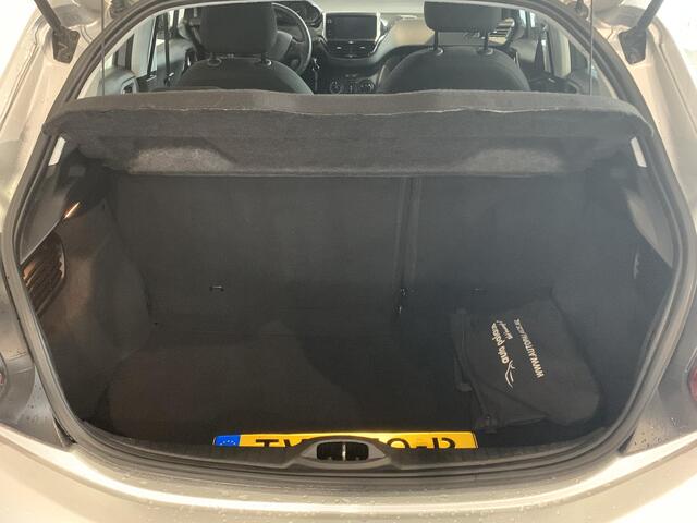 Peugeot 208 1.2 PureTech Signature TREKHAAK | PARKEERSENSOREN ACHTER | AIRCONDITIONING
