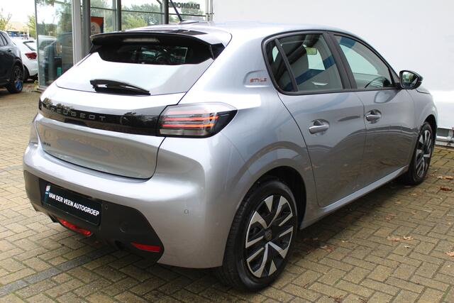 Peugeot 208 1.2 Hybrid 110 e-DCS6 Allure | Incl. 12 maanden Garantie | Apple CarPlay/Android Auto | Airco | Parkeersensoren achter | Led koplampen | Cruise controle | DAB | Elektrische ramen V+A |