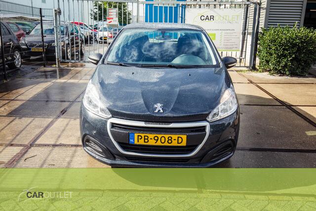 Peugeot 208 1.2 PureTech Access Dealeronderhouden 208! NIEUWE APK bij AFLEV. Heeft wat lichte deukjes op dak en rechterv.portier maar nette auto verder.