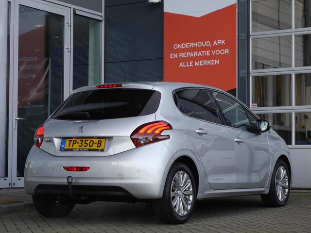 Peugeot 208 1.2 PureTech Allure | 110PK | Navigatie | Climate control | Lichtmetalen velgen | Cruise control | Trekhaak | Elektrische ramen | Extra getint glas