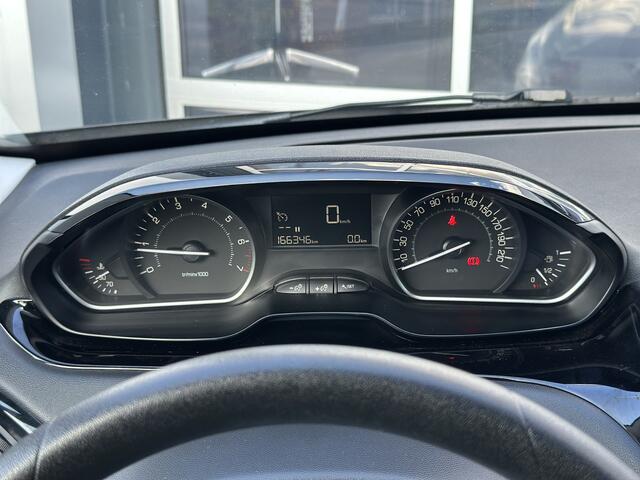 Peugeot 208 1.2 PureTech Blue Lion 82pk | Airco | Apple Carplay/Android Auto | Cruise control | DAB | Navigatiesysteem full map | Parkeersensor achter | Zeer compleet!