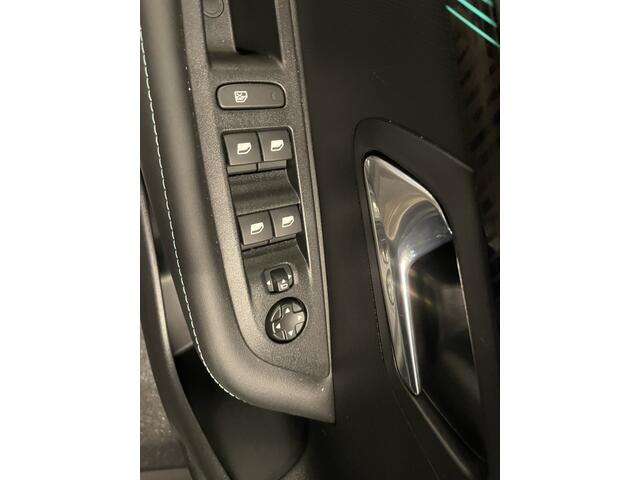 Peugeot 208 1.2 PureTech Allure Pack 100pk ACHTERUIRIJCAMERA-VERWAMDE VOORSTOELEN-CLIMATE CONTROL-KEYLESS ENTRY