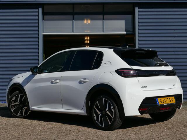 Peugeot 208 1.2 PureTech 100 GT | Camera | Climate Control | Keyless Entry & Start | Full LED | 17'' LM Velgen | Draadloze telefoonlader | Zwart dak 'Black Diamond'