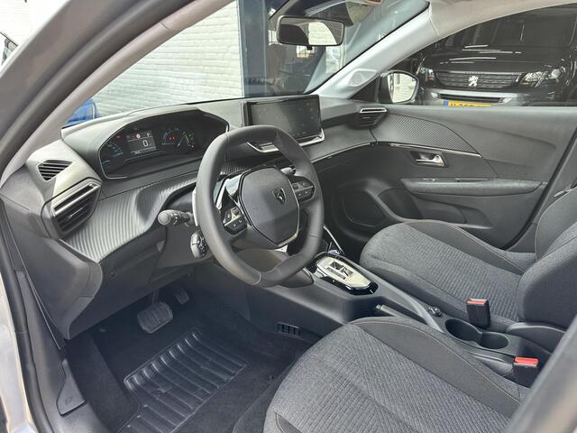 Peugeot 208 1.2 Hybrid 110 PK Style | NETTO DEAL | Automaat | Nieuw Model 2025! | Hybride Elektrisch rijden met Automaat | Navigatie via Telefoon | LED Verlichting | Apple Carplay/Android Auto | Cruise Control | Stoelverwarming |