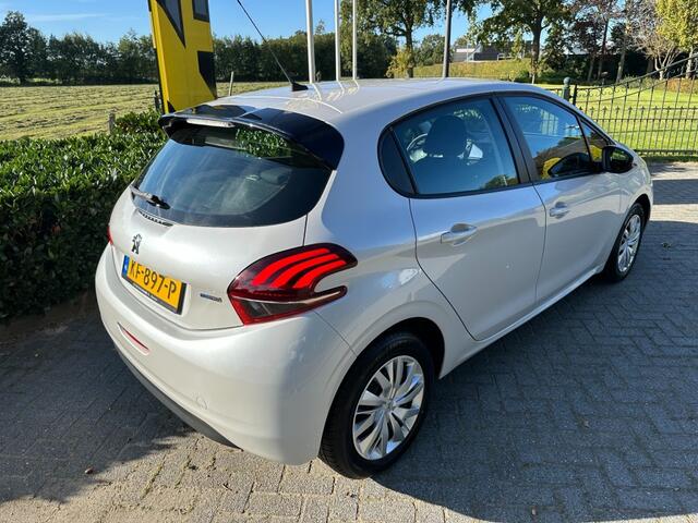 Peugeot 208 1.2 PureTech Active Cruise / Bluetooth