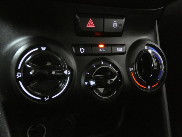 Peugeot 208 1.2 PureT. Blue Lion Nwe APK airco