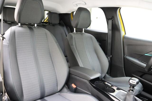 Peugeot 208 1.2 PureTech Allure Pack 100 PK | Handgeschakeld | Camera | Cruise Control | Climate Control | Navigatie | 1e eigenaar | Voorraad