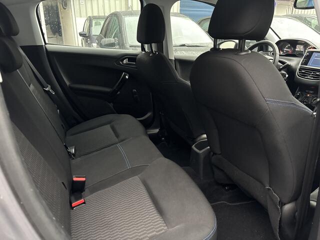 Peugeot 208 1.2 PureTech Signature / 139 DKM / DEALER ONDERHOUDEN