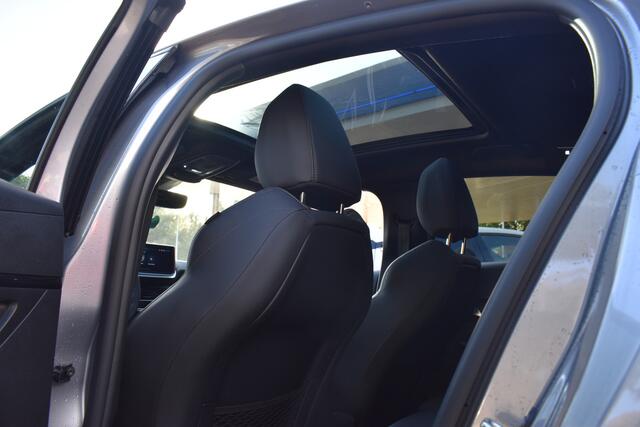 Peugeot 208 1.2 Hybrid 100 e-DCS6 GT Panoramadak | Half-Leder | Sfeerverlichting | BSM | Navigatie | 12 mnd BOVAG garantie | Whatsapp 06-53188999