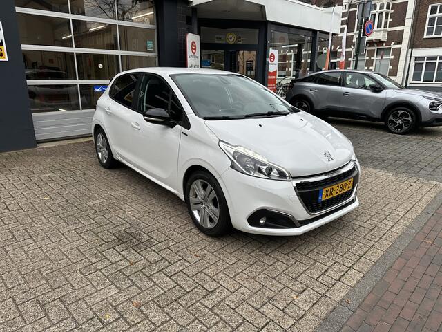 Peugeot 208 1.2 PureTech Signature All-in Prijs Cruise/Parkeer sensoren/Navi/Apple Carplay, Android auto