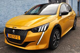 peugeot-208-1.2-gt-130-pano-navi-eg