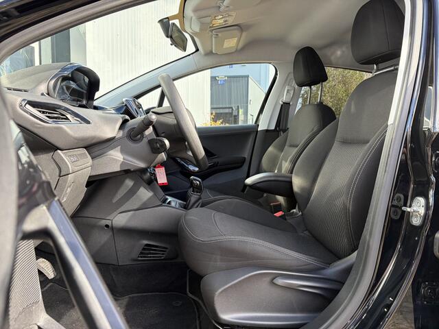 Peugeot 208 1.2 PureTech Blue Lion 82pk | Airco | Apple Carplay/Android Auto | Cruise control | DAB | Isofix bevestiging voor kinderzitjes | Navigatiesysteem full map | Parkeersensor achter | Zeer netjes!