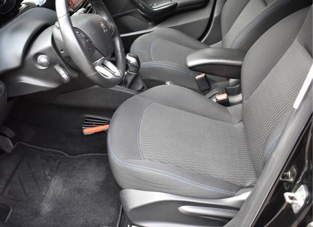 Peugeot 208 1.2 PureTech Signature / Carplay / Navi / Trekhaak / Airco / 17" LM / PDC