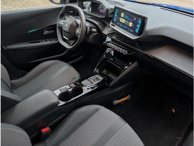 Peugeot 208 Allure Pack 1.2 Turbo 100pk EAT8 NAVI | CAMERA | CLIMA | ALL SEASON BANDEN | APPLE CARPLAY / ANDROID AUTO |