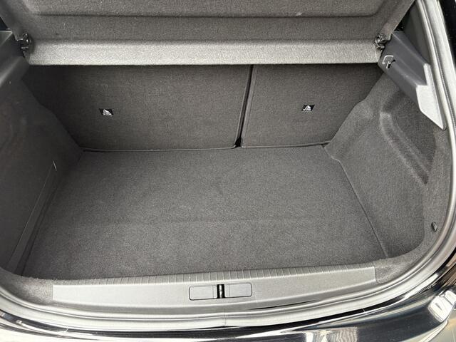 Peugeot 208 1.2 PureTech Blue Lease Allure, navi, trekhaak, climate/cruise