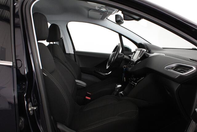 Peugeot 208 1.2 PureTech Blue Lease Executive > Cruise control/Navigatie/Parkeersensor a...