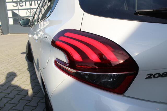 Peugeot 208 1.2 PureTech GT-Line | Incl. 12 maanden garantie | Cruise control | Climate control | Panorama dak | Bluetooth | Navigatie | Achteruitrijcamera | Lichtmetalen velgen | Parkeersensoren | DAB | Sportstoelen