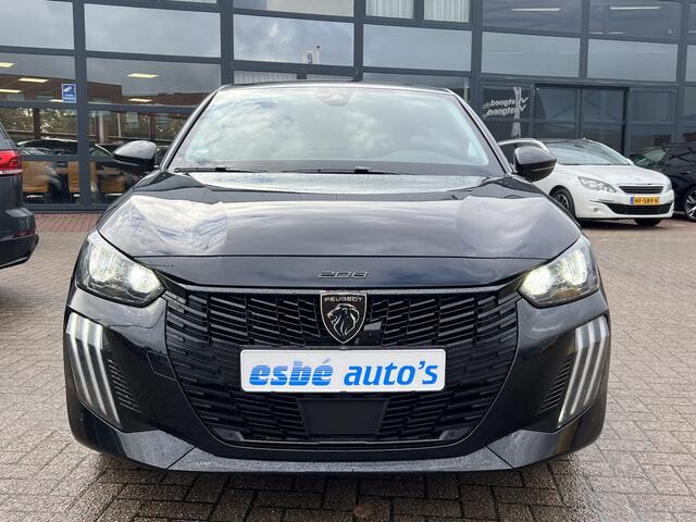 Peugeot 208 1.2 Turbo 100 pk Allure Navigatie* Carplay Camera Lichtmetalen Velgen Stoelverwarming Clima + Cruise Control DAB Extra Getint Glas 5-drs