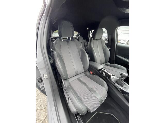 Peugeot 208 100pk GT (Camera - Keyless Entry - Parkeersensoren V+A - LED - i-cockpit - Automatische Airco - Navigatie - Apple Carplay)