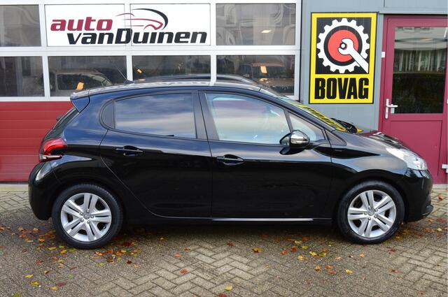 Peugeot 208 1.2 PureTech Signature O.a: PDC, DAB, Airco, Cruise, Navi, Rijklaar, Etc. All-in prijs!