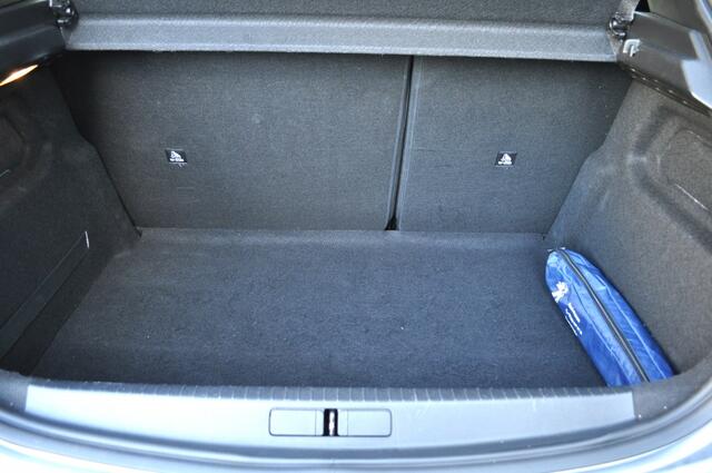 Peugeot 208 1.2 Allure BlackPack Aut Nav LED camera