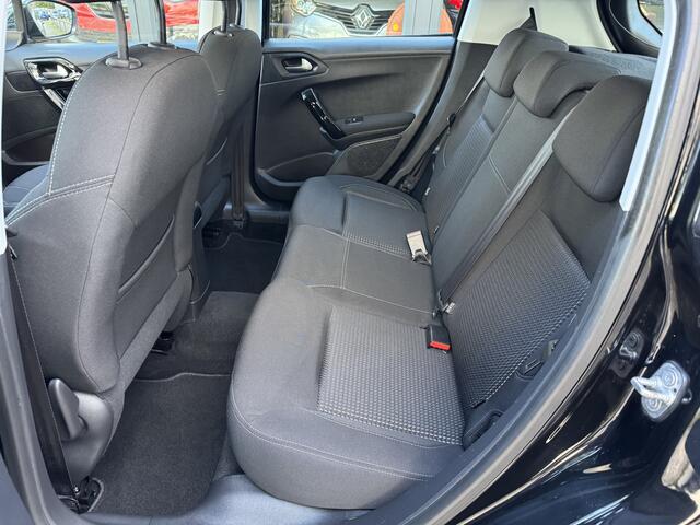 Peugeot 208 1.2 PureTech Blue Lease Allure CLIMA-CRUISE