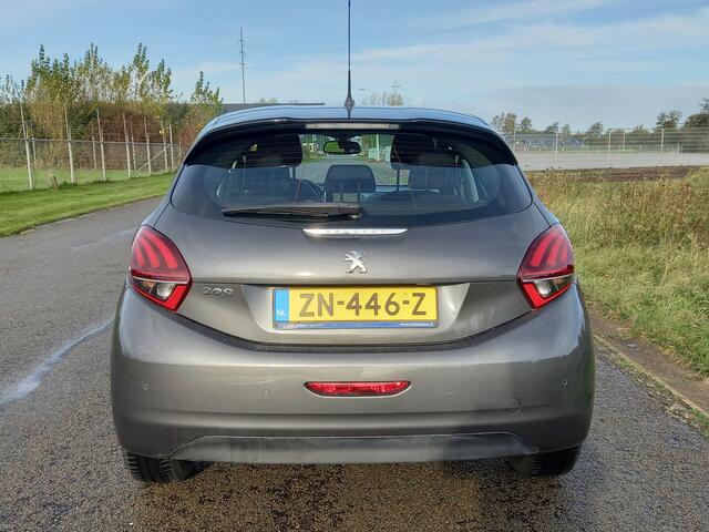 Peugeot 208 1.2 PureTech Signature