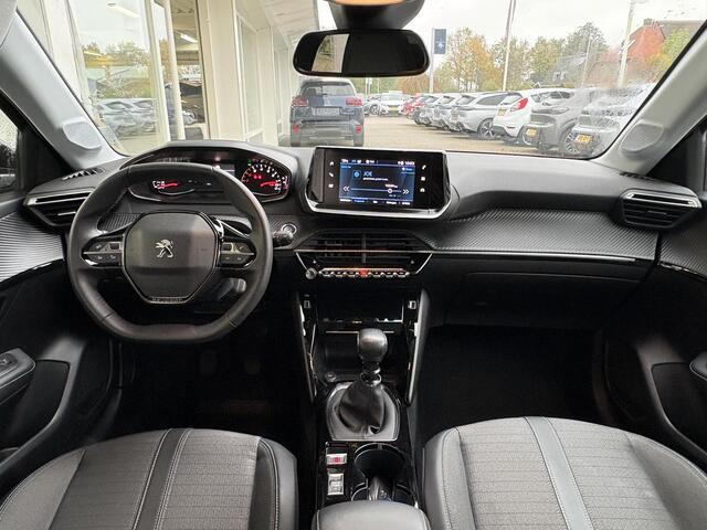 Peugeot 208 1.2T 100pk Allure Pack | Keyless Entry | Stoelverwarming | Apple Cayplay/Android Auto | Achteruitrijcamera | Privacy Glass | LED koplampen
