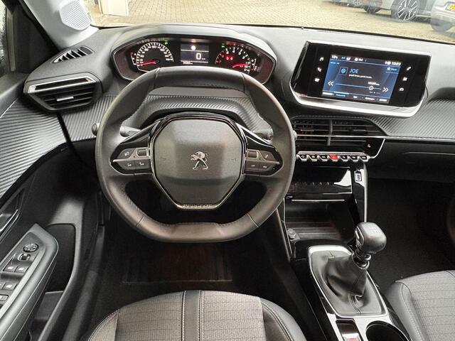 Peugeot 208 1.2T 100pk Allure Pack | Keyless Entry | Stoelverwarming | Apple Cayplay/Android Auto | Achteruitrijcamera | Privacy Glass | LED koplampen
