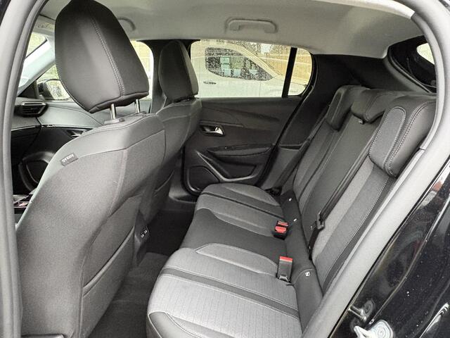 Peugeot 208 1.2T 100pk Allure Pack | Keyless Entry | Stoelverwarming | Apple Cayplay/Android Auto | Achteruitrijcamera | Privacy Glass | LED koplampen