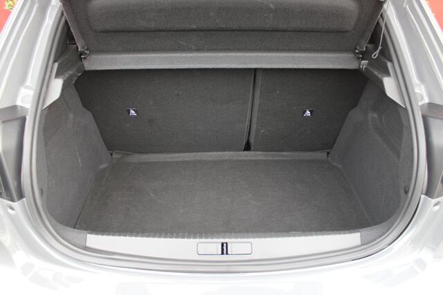 Peugeot 208 1.2 Hybrid 145PK e-DCS6 GT | NAVIGATIE | DRAADLOZE APPLE CARPLAY/ANDROID AUTO | CAMERA VOOR + ACHTER | FULL LED KOPLAMPEN | LICHTMETALEN VELGEN 17" | DODEHOEK DETECTIE | DRAADLOZE TELEFOONLADER | KEYLESS ENTRY/START | DAB+ RADIO | ADAPTIVE CRUISE CONTROL 