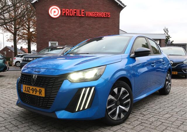 Peugeot 208 100 Pk Benzine Active * Nieuw Model * Navigatie * Airco * Cruise Control * Dab Radio * Yathzee * Draadloos Apple Car Play / Android Auto * Vingerhoets; Vierde Generatie Eersteklas Service !