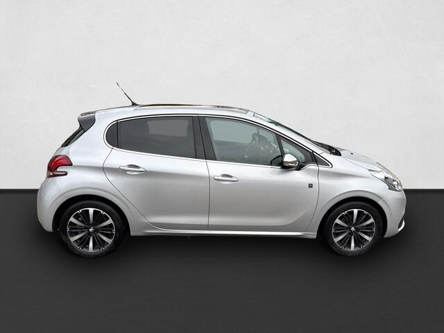 Peugeot 208 1.2 PureTech Tech Edition CRUISE / CAMERA / NAVI / PANO / CLIMATE