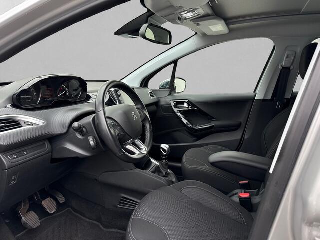Peugeot 208 1.2 PureTech Tech Edition CRUISE / CAMERA / NAVI / PANO / CLIMATE