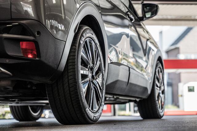 Peugeot 3008 1.6 HYbrid 225 GT / Black Pack / Schuif-/kanteldak / HiFi Audio / Stoel massage & verwarming