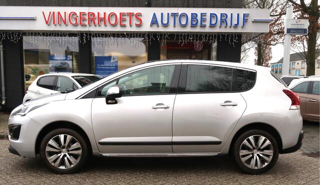 Peugeot 3008 130 Pk Benzine * Hele Luxe Allure * TOPONDERHOUDEN !!! * Panoramadak * Trekhaak * Zwart Lederen Bekleding * Stoelverwarming * Navigatie * Achteruitrij Camera * Head Up Display *