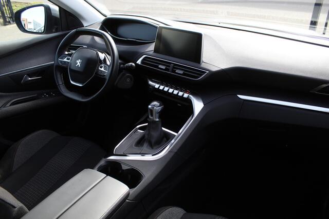 Peugeot 3008 1.2 PureTech Blue Lease Executive Navigatie/Lane assist/Cruise control/Climate control/Apple carplay/Virtual cockpit/Achteruitrijcamera/Parkeersensoren/Bluetooth/Spraakbediening/Multifunctioneel stuurwiel/17'' Lichtmetalen velgen/Elektrische ramen/Elektri