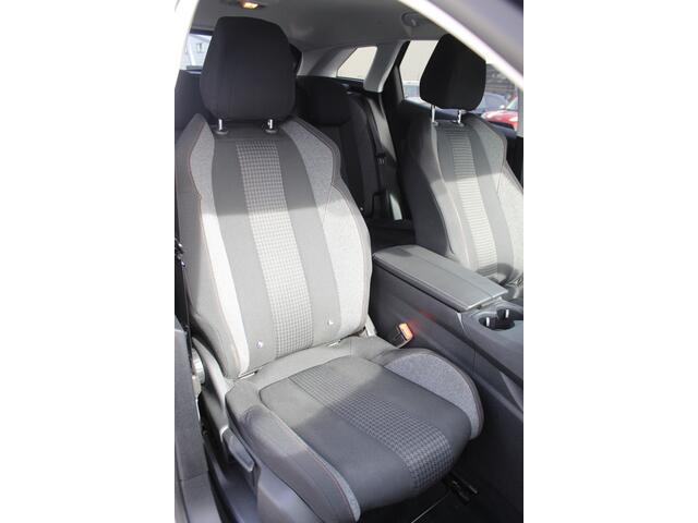 Peugeot 3008 1.2 PureTech Blue Lease Executive Navigatie/Lane assist/Cruise control/Climate control/Apple carplay/Virtual cockpit/Achteruitrijcamera/Parkeersensoren/Bluetooth/Spraakbediening/Multifunctioneel stuurwiel/17'' Lichtmetalen velgen/Elektrische ramen/Elektri