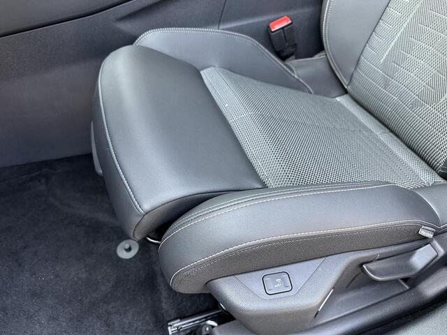 Peugeot 3008 1.2 Hybrid 145 PK Allure | Automaat | AGR Stoelen met verwarming | Panorama Navigatie | Keyless Entry | Stoel & Stuur & Voorruitverwarming | 360 Graden Camera | Dodehoek detectie | Climate Control | LED Verlichting | 19 Inch Lichtmetalen Velgen | Camera |