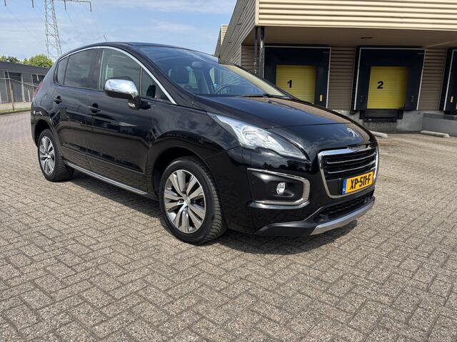 Peugeot 3008 1.2 PureTech Allure [ panodak,fm navi,camera,17``lmv,hud,pdc ]