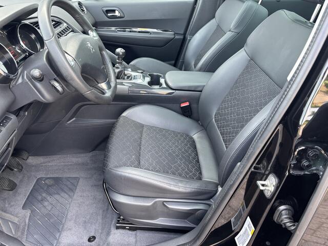 Peugeot 3008 1.2 PureTech Allure [ panodak,fm navi,camera,17``lmv,hud,pdc ]