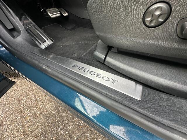 Peugeot 3008 1.2 HYBRID 136 GT